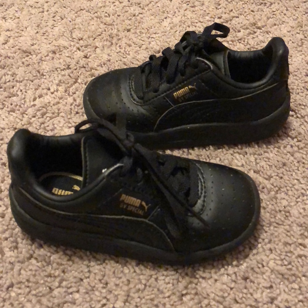 Kids black Puma sneakers size 6 toddler